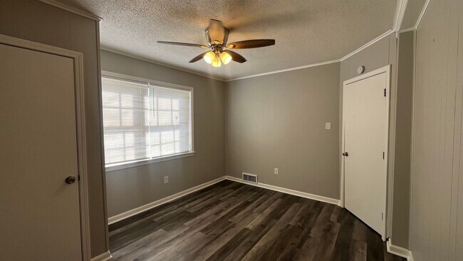 Building Photo - 2547 Courtney Dr