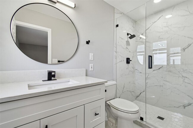 Building Photo - 3913 Fontainebleau Dr