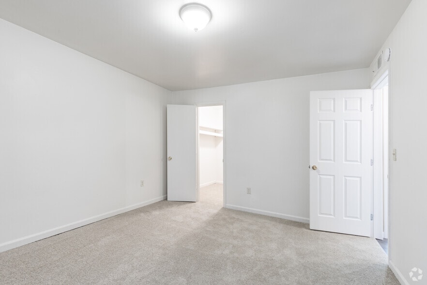 2BR, 1BA - Ridgeview Apartments