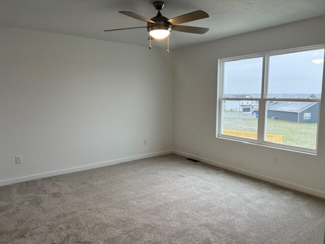 Building Photo - 4 BR HOME IN NIXA!