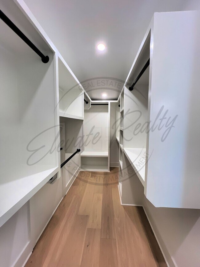 Building Photo - Modern Elegance in the Heart of Nashville ...