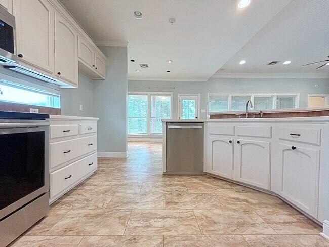 Building Photo - 3919 Meadow Ridge Dr