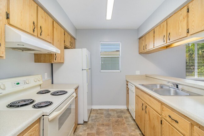Building Photo - 2290-2296 Fox Hollow Dr.