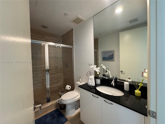 Building Photo - 15811 Collins Ave