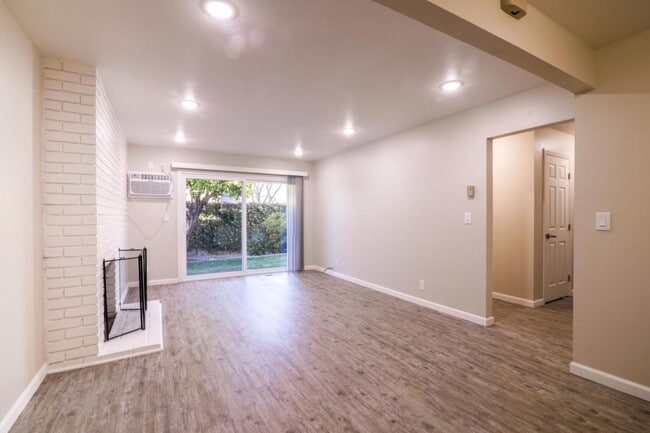 Building Photo - 1685 Whitwood Ln