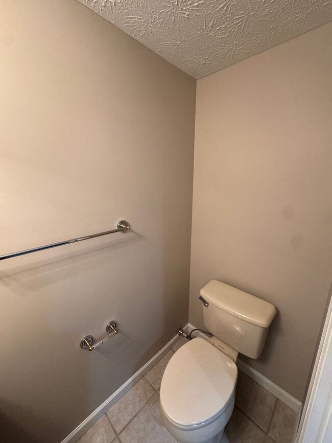 Building Photo - 2 Bed 2 full and 2 1/2 Bath- Imperial PA