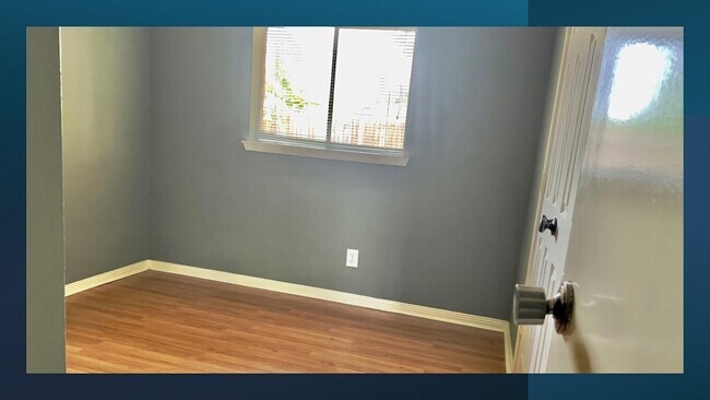 Building Photo - 439 Woodrail Dr