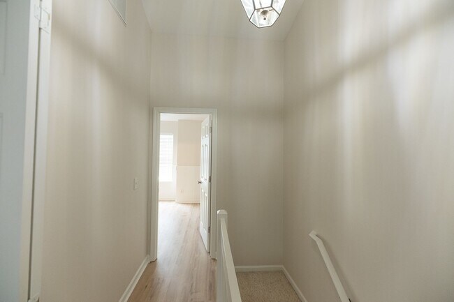 Building Photo - 306 Snowy Owl Ct