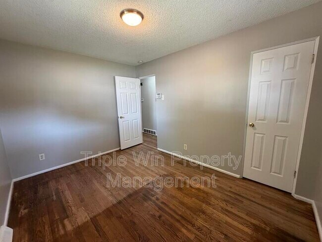 Building Photo - 675 Lilac Dr
