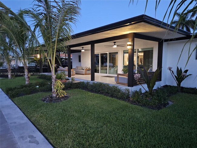 Building Photo - 2537 SE 10th Ct