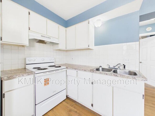 Building Photo - 22 W York St