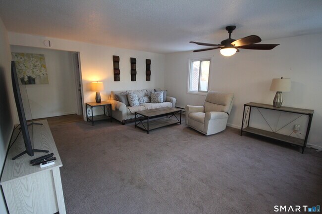 Building Photo - 7 Padanaram Rd