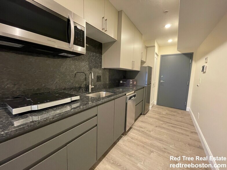 Building Photo - 1028a Commonwealth Ave