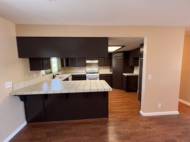 Building Photo - Apple Valley Desert Knolls