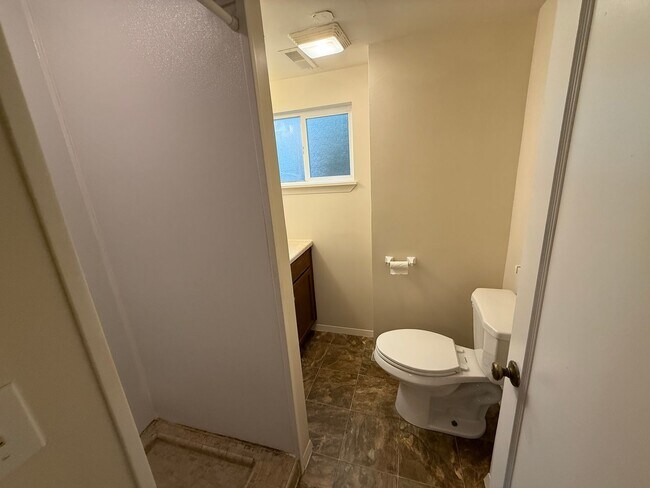 Building Photo - Lovely and Warm Home in Edmonds Available Now