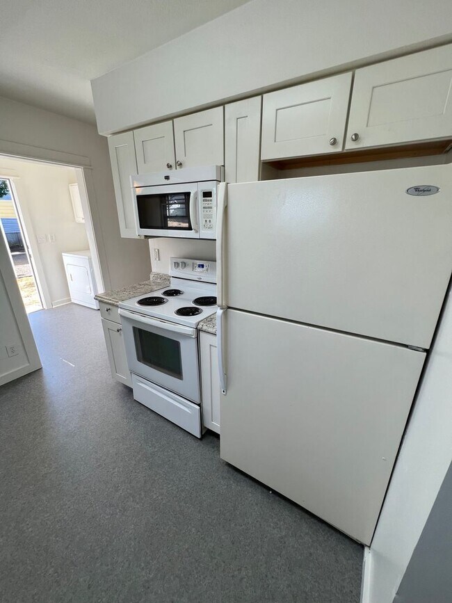 Building Photo - 3bd/1ba Craftsman in Tacoma