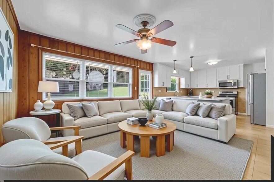 Building Photo - 2127 Desmond Dr