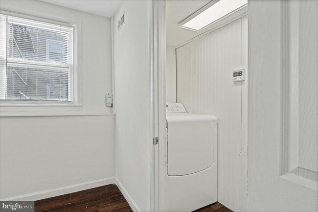 Building Photo - 312 N Hammonds Ferry Rd