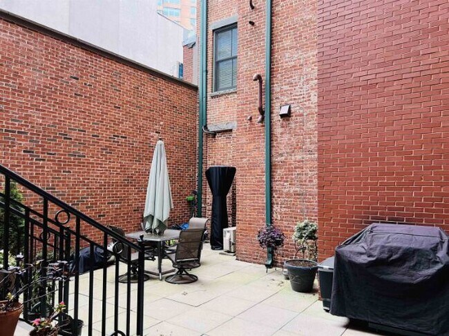 Building Photo - 66 Morris St