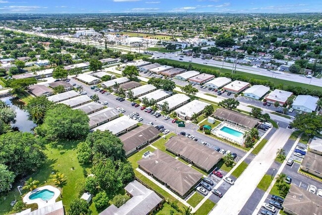 Building Photo - 6957 SW 5th St