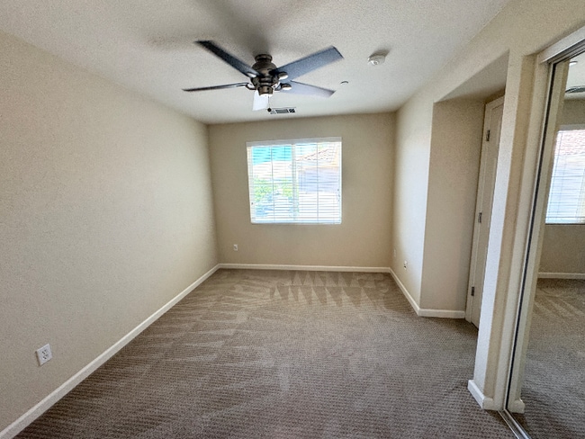 Building Photo - 207 Heligan Ln