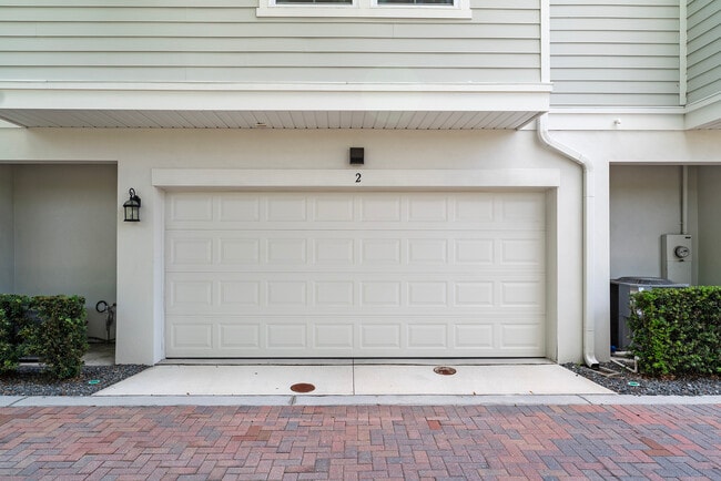 Building Photo - 115 E Concord St