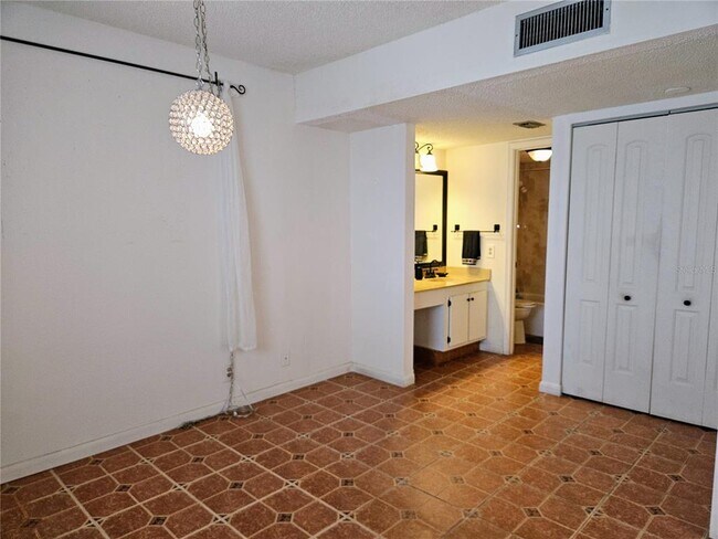 Building Photo - 6218 Palma Del Mar Blvd S