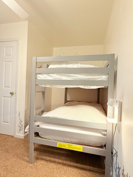 Building Photo - 105 Fairytale Ln