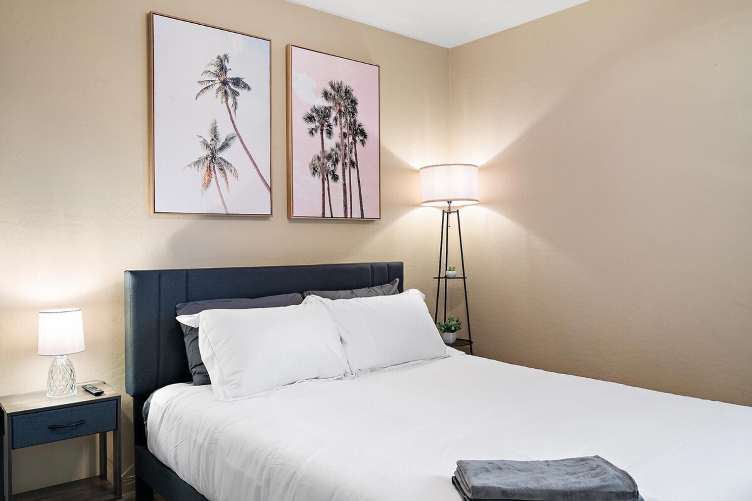 Building Photo - 2900 E Mead Dr