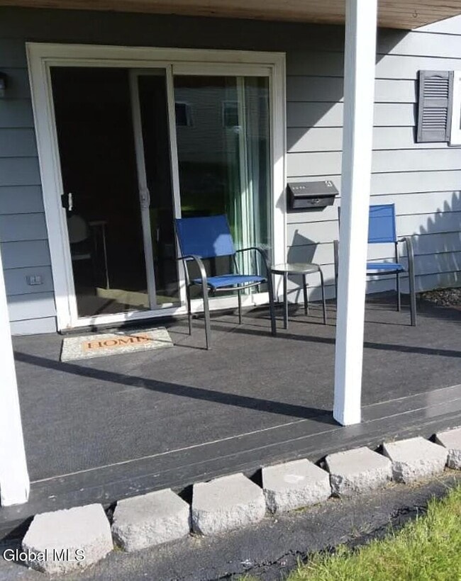 Building Photo - 4 University Pl