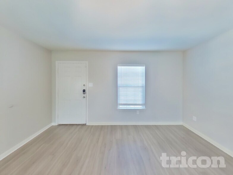 Building Photo - 12045 Latour Vly