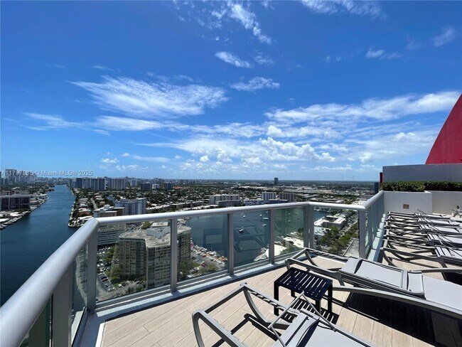 Building Photo - 2600 E Hallandale Beach Blvd