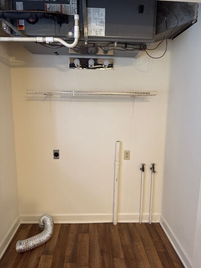 Building Photo - 523A Dawson Ln