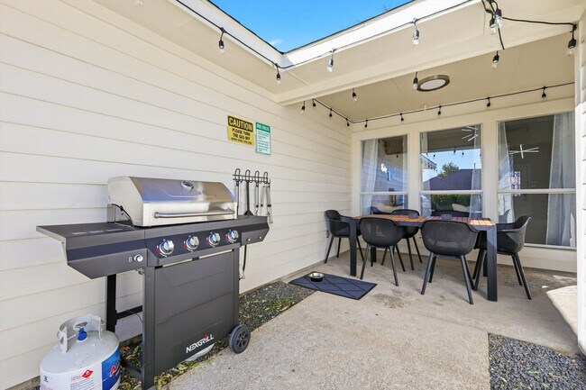 Building Photo - 2720 Wild Grove Ln