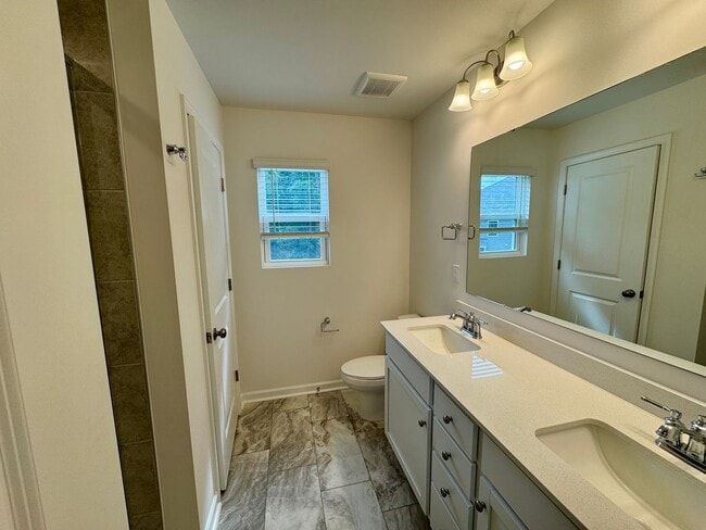 Building Photo - Beautiful New 3BR/2.5BA Townhouse