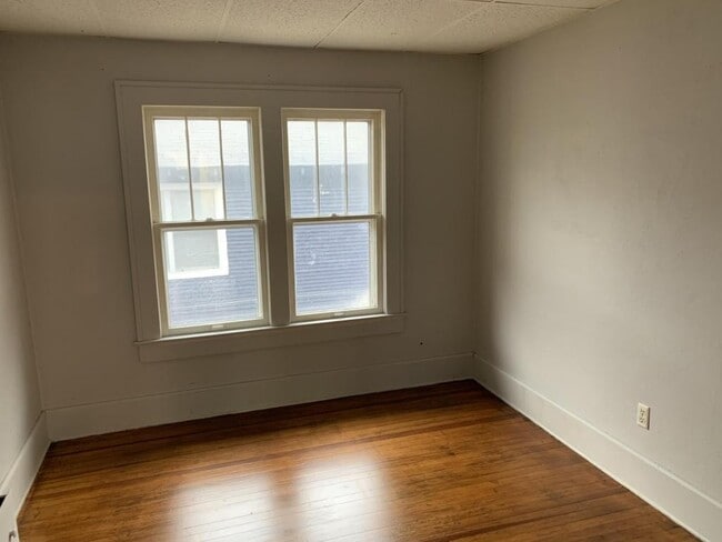 Building Photo - 139 S Lowry St