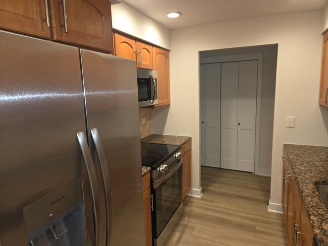 Building Photo - 400 Thames Pkwy