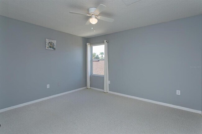 Building Photo - 1703 Golfview Dr