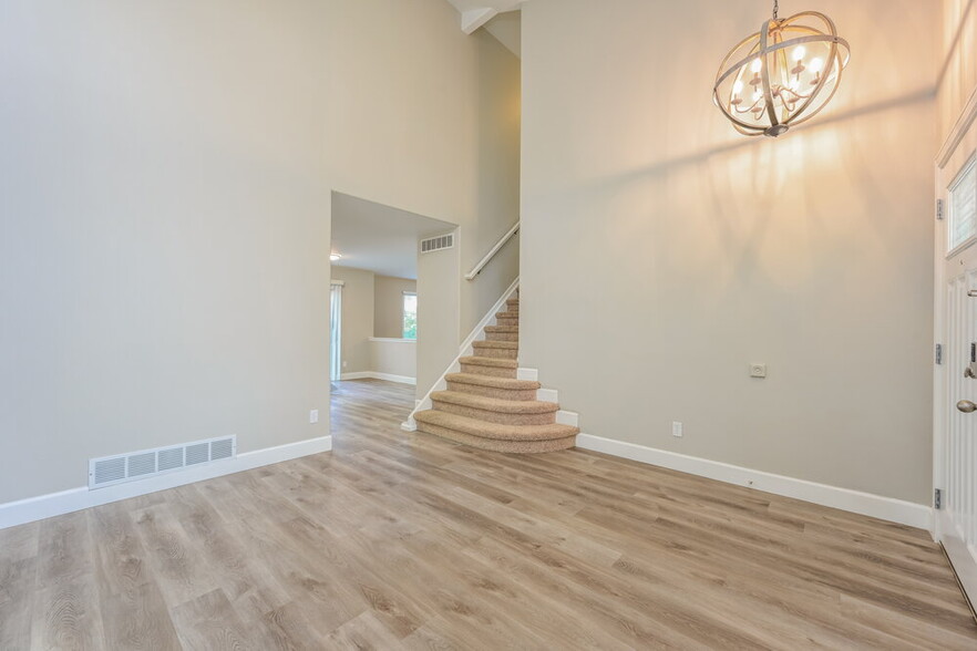 Building Photo - 9879 S Castle Ridge Cir