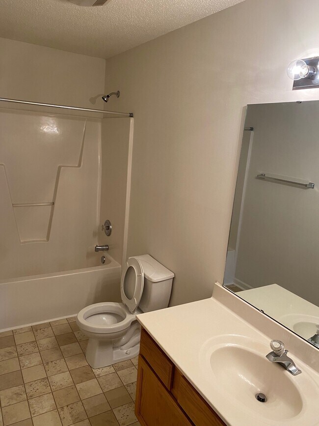 Building Photo - 351 Brookfield Dr