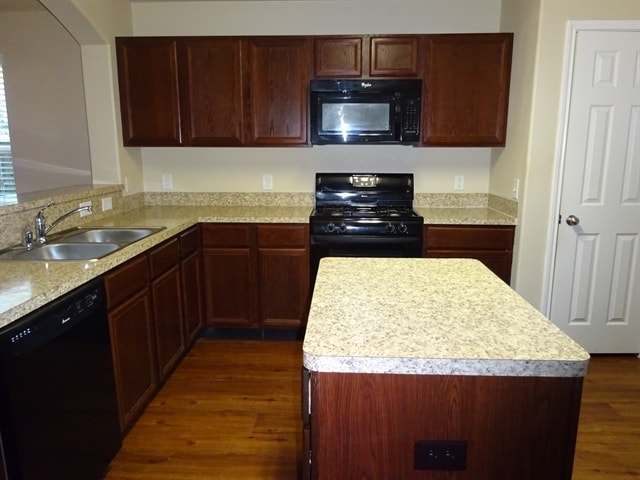 Building Photo - 2710 Bammelwood Dr