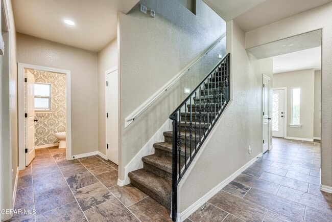 Building Photo - 5525 Valley Cedar Dr