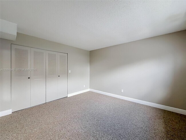 Building Photo - 6211 SW 37th St