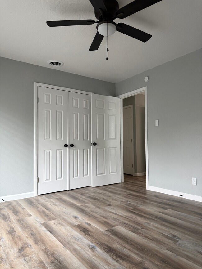 Building Photo - 12 Pershing Dr