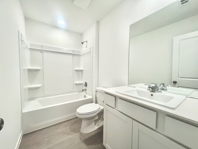 Building Photo - 921 Lago Laceno Ln