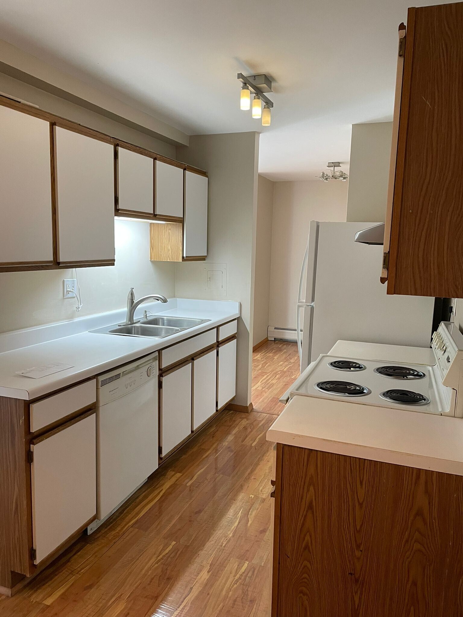 Building Photo - 1810 Hemlock Pl