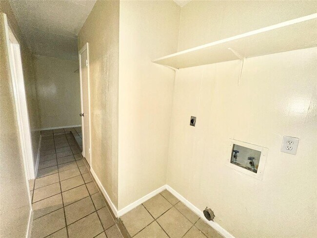 Building Photo - 7221 Ellington Cir