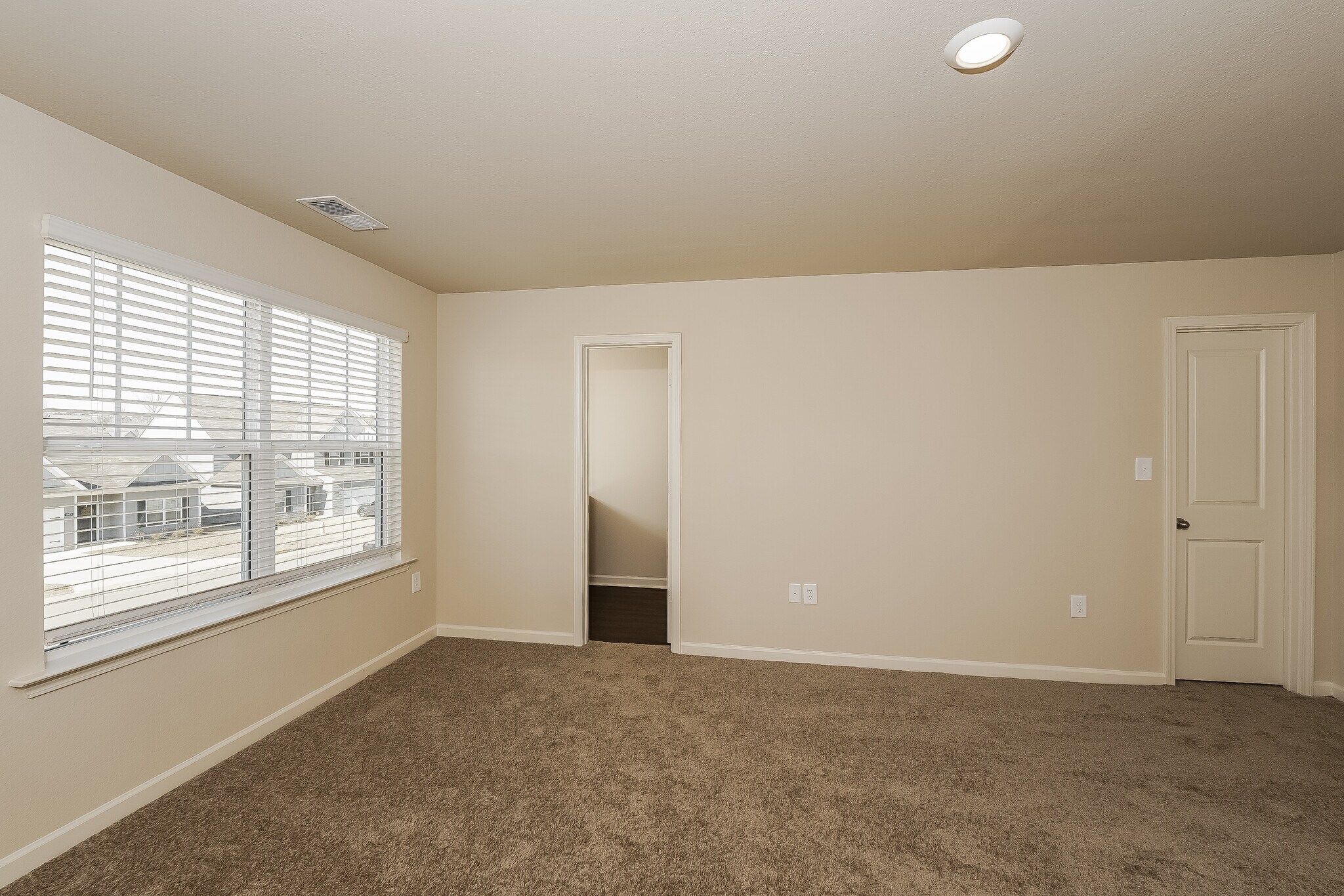 Building Photo - 504 Clover Cir