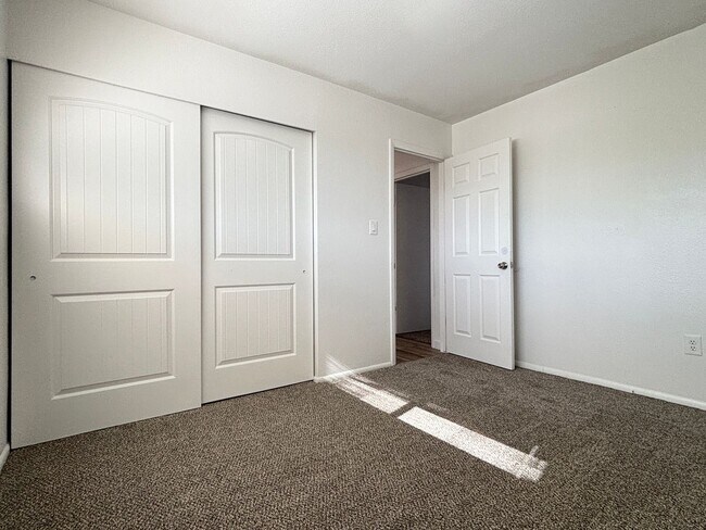 Building Photo - 403 N Morton Dr
