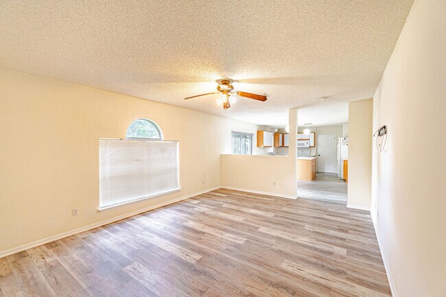 Building Photo - 167 SW Grove Ave